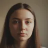 Retrato suave em close de uma jovem